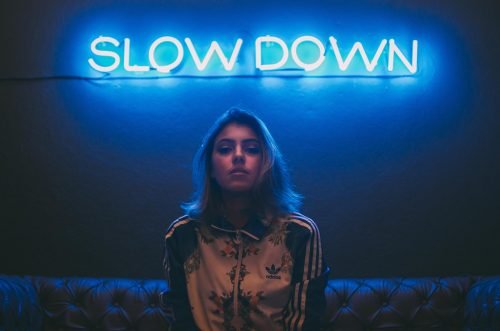 Slow Down/Luz Neón