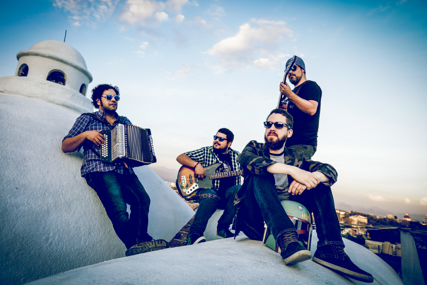 Guitarras/Acordeón/Bronson Orquesta