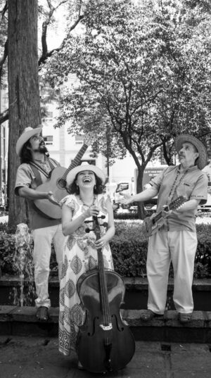 Omeyokan: La Banda Mexicana que Revive la Música Tradicional