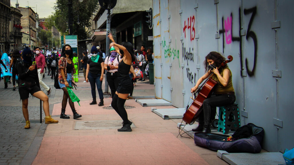 Omeyokan: La Banda Mexicana que Revive la Música Tradicional