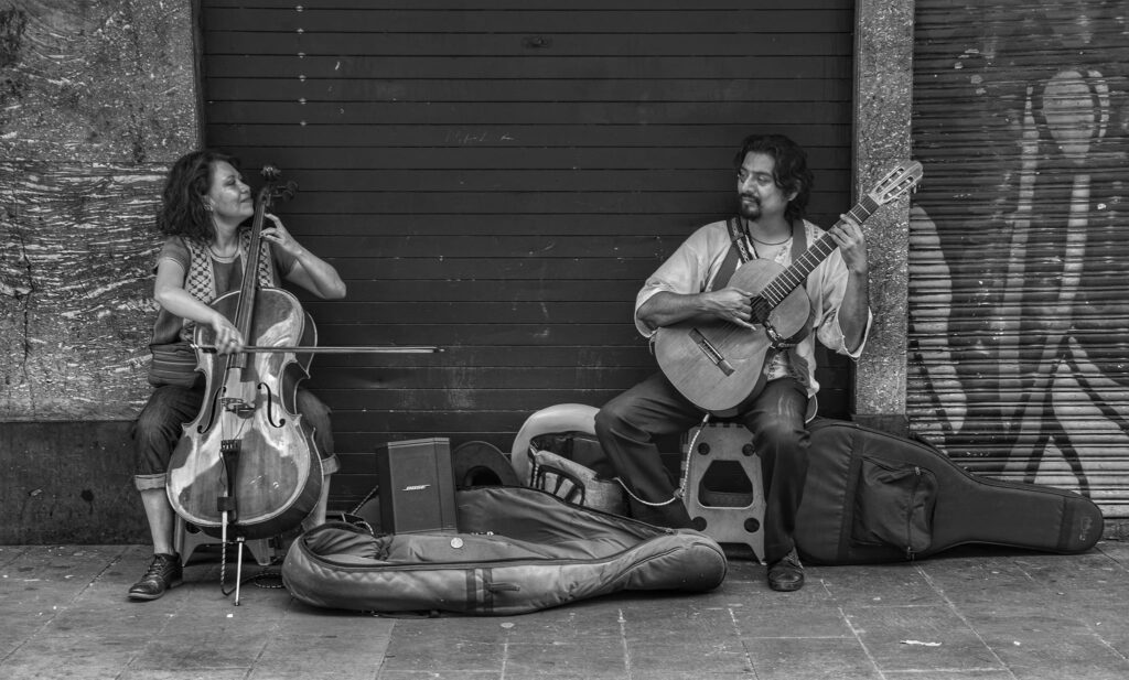 Omeyokan: La Banda Mexicana que Revive la Música Tradicional